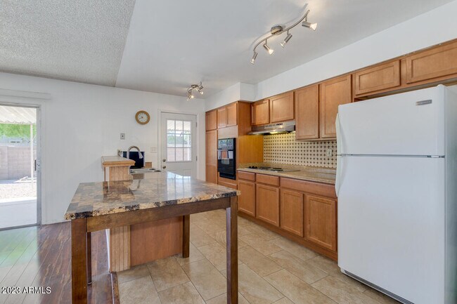 Building Photo - 1623 E Del Rio Dr