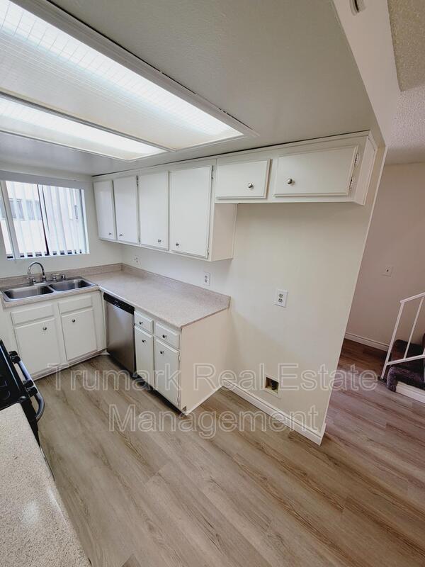 Building Photo - 553 E Orange Grove Ave