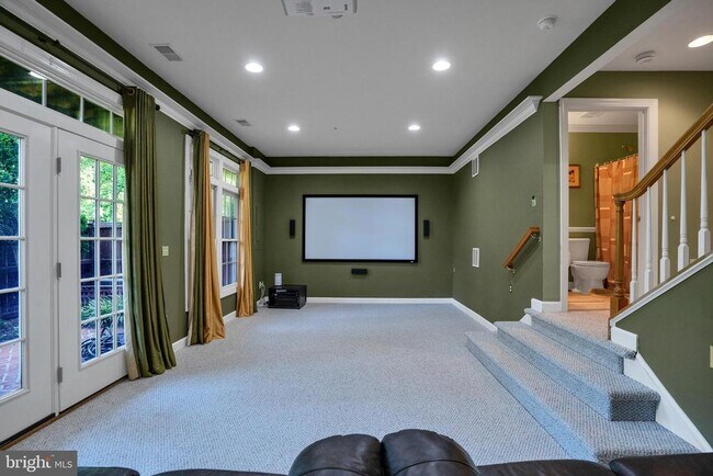 Building Photo - 12410 Meadow Field Dr