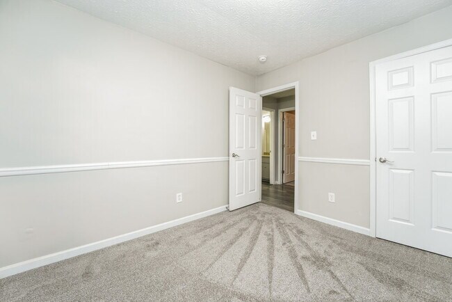 Building Photo - 509 Sarah's Ln