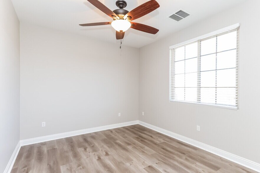 Building Photo - 537 Copper View St