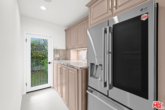 Building Photo - 260 S La Peer Dr