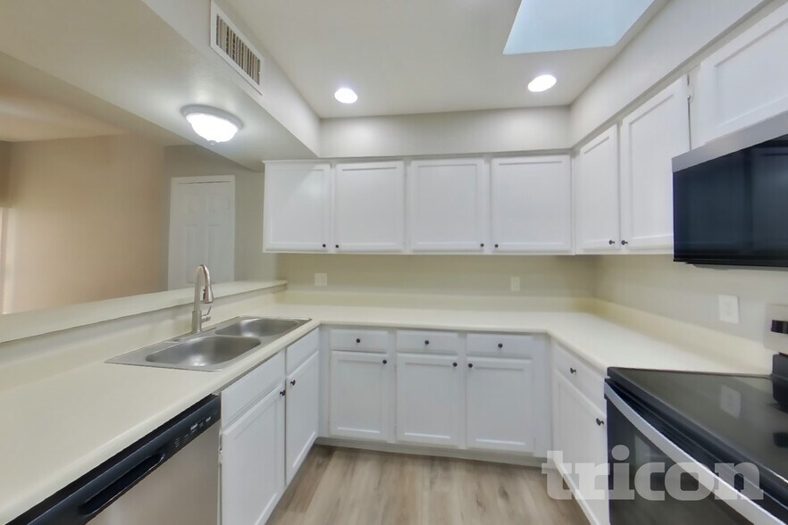 Building Photo - 14239 N 50th Dr