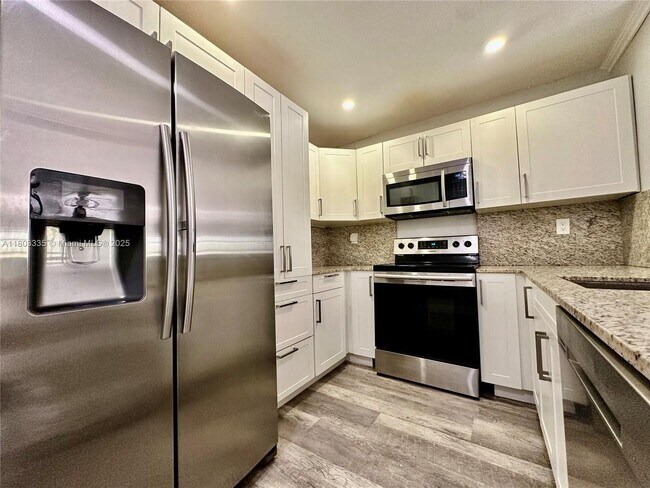 Building Photo - 15430 SW 82nd Ln
