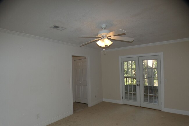 Building Photo - Great Duplex Available in Pensacola