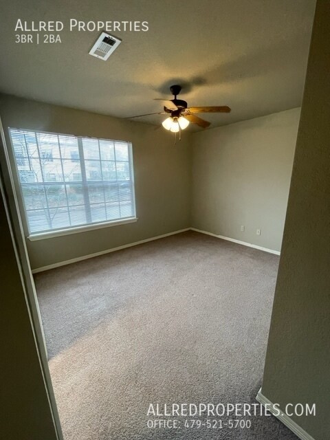 Building Photo - 1712 N Chestnut Ave