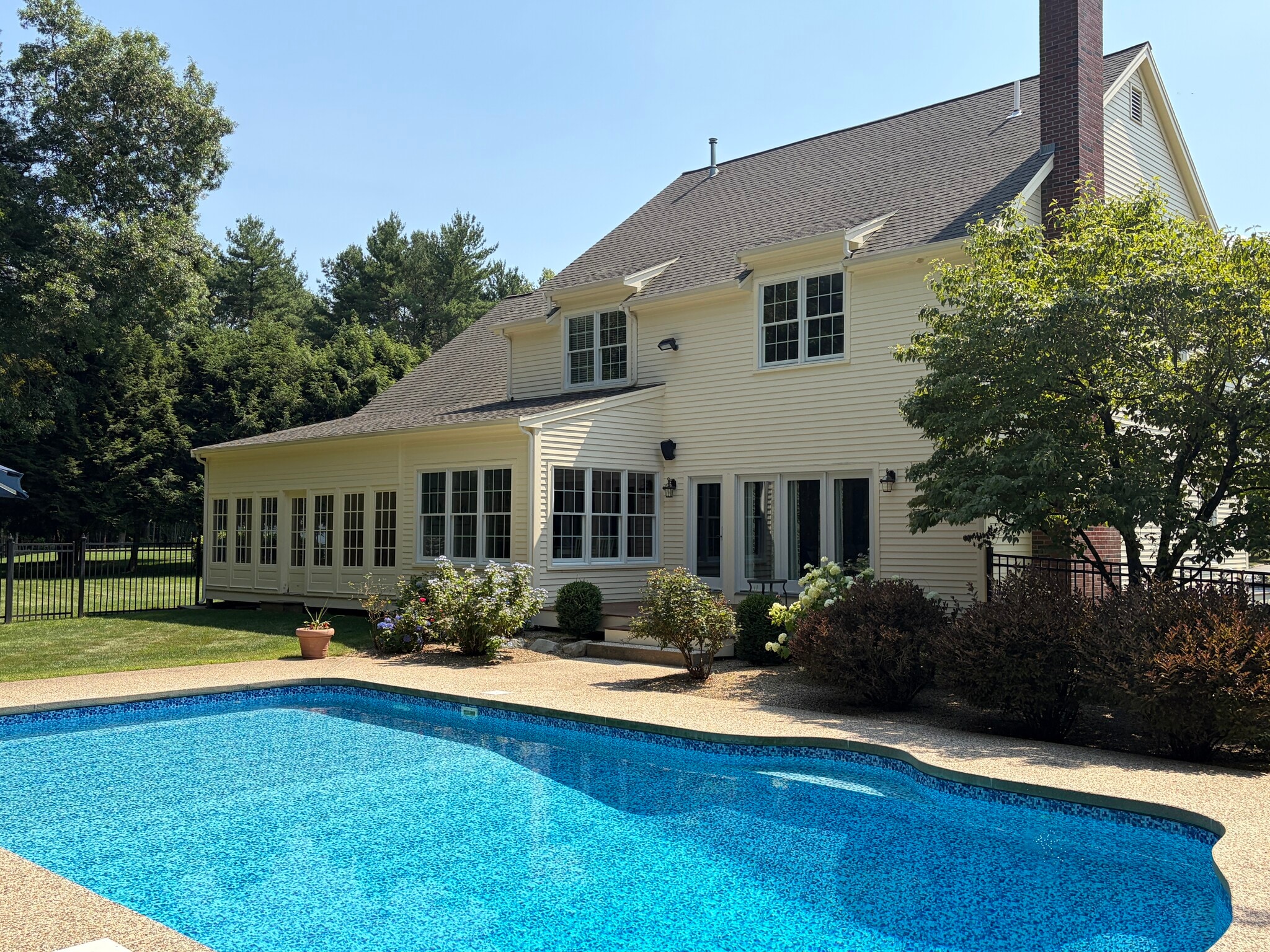 Pool yard daytime - 10 Bartley Dr