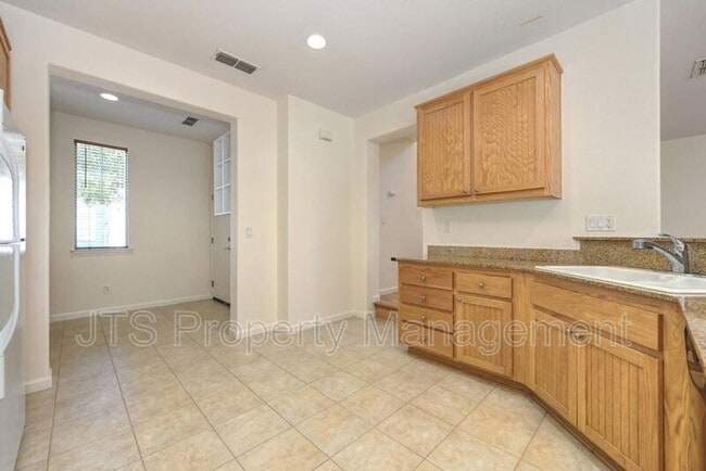 Building Photo - 280 Soaring Hawk Ln