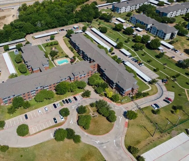 Building Photo - 1104 S Carrier Pkwy