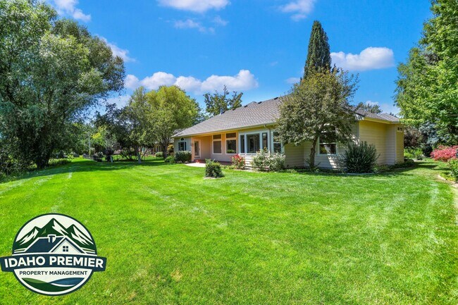 Building Photo - 418 E Trailside Dr