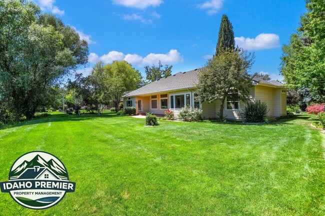 Building Photo - 481 E Trailside Dr