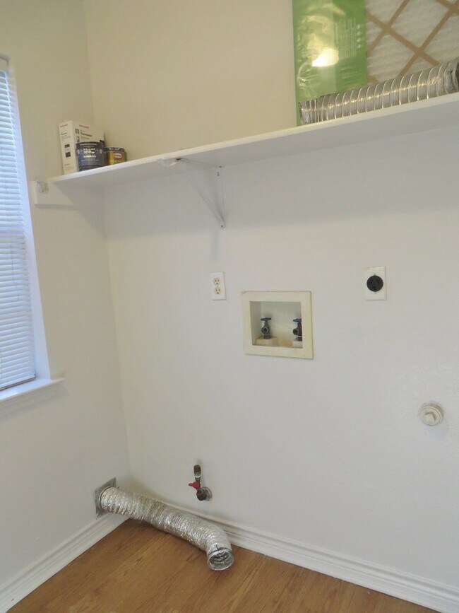Building Photo - 3 Bedroom 2 Bathroom Parkview Estates Home