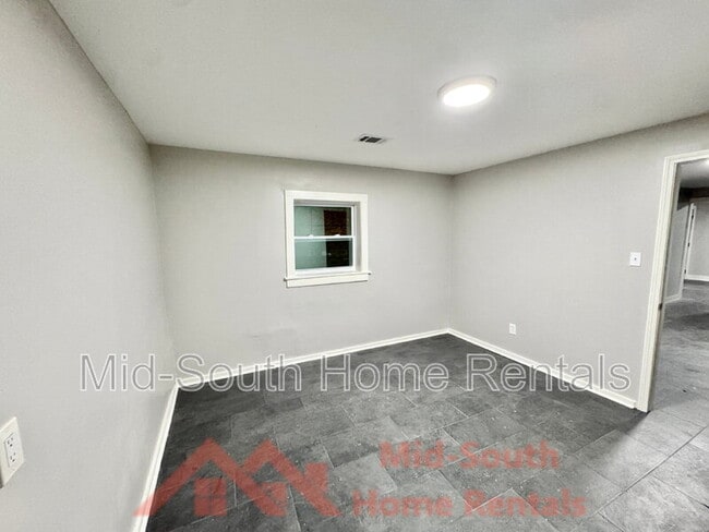 Building Photo - 1811 Castalia St