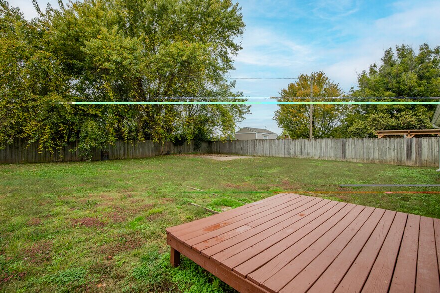 Building Photo - 215 Broyles St