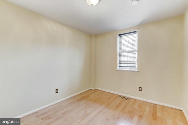 Building Photo - 2418 Hudson St