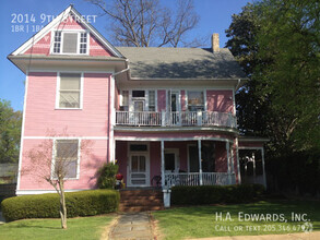 Building Photo - Pink House