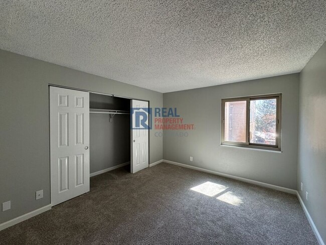 Building Photo - 1074 S Dearborn St