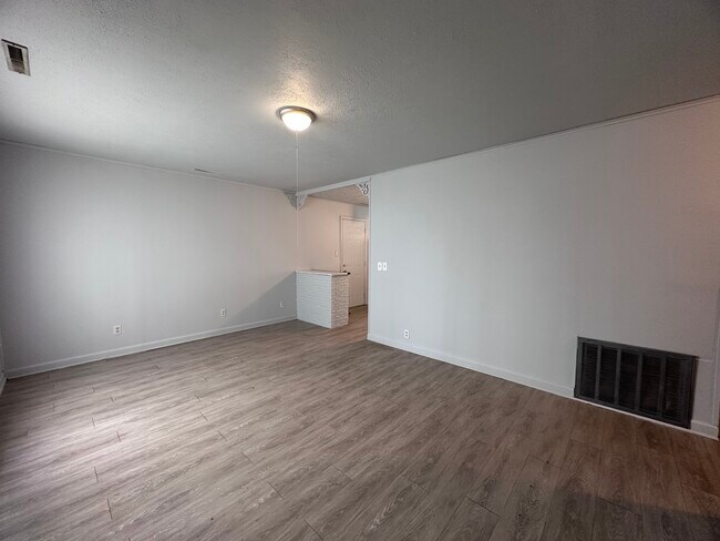 Building Photo - 1504 Edgewood-