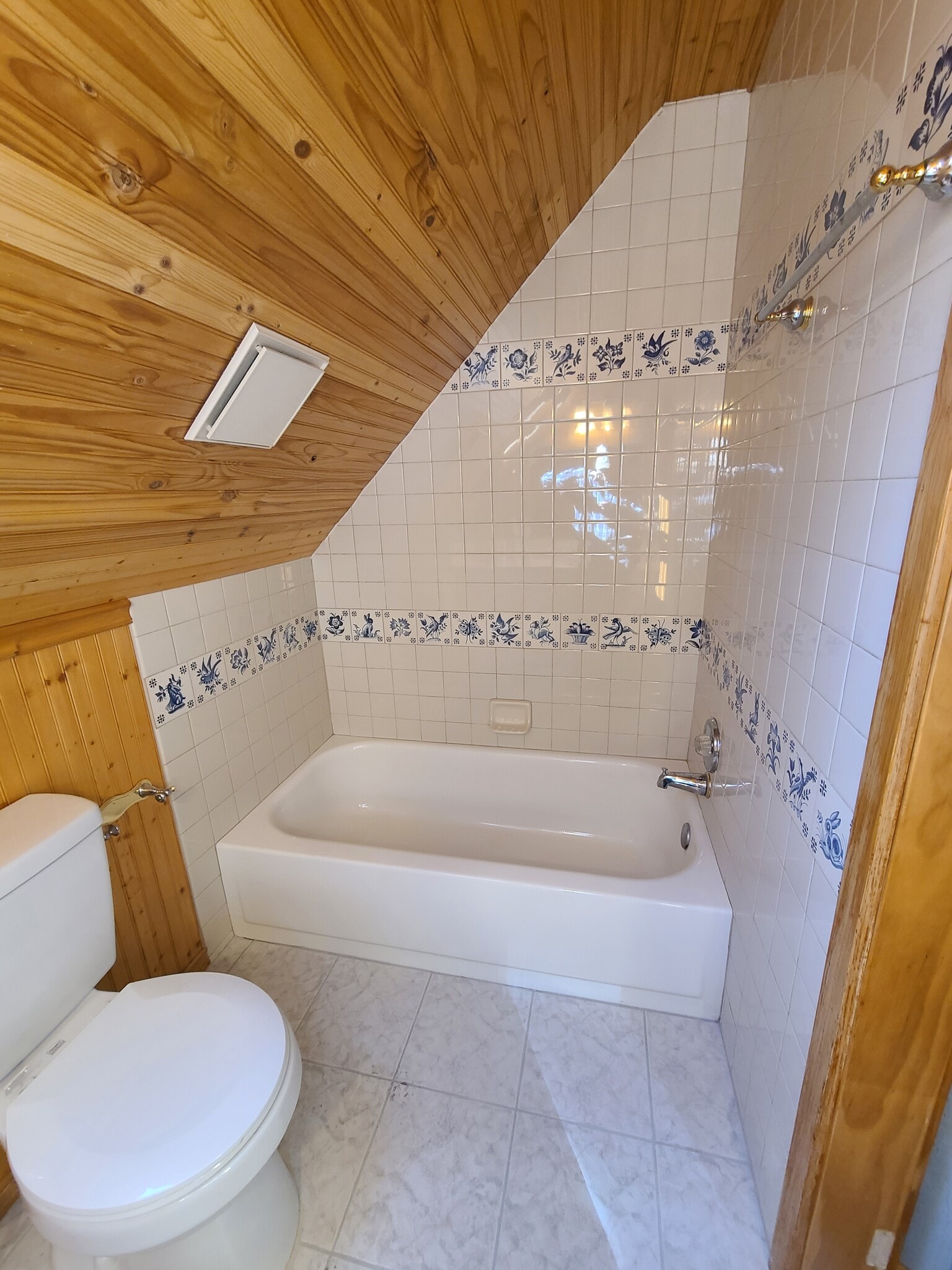 Building Photo - 15325 Acacia Way