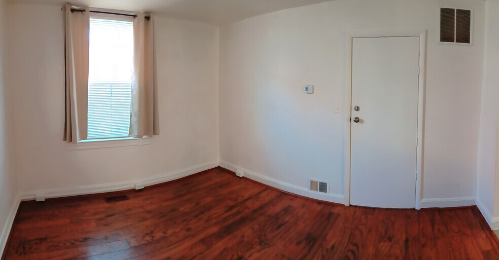 Building Photo - 1017 Hollins St