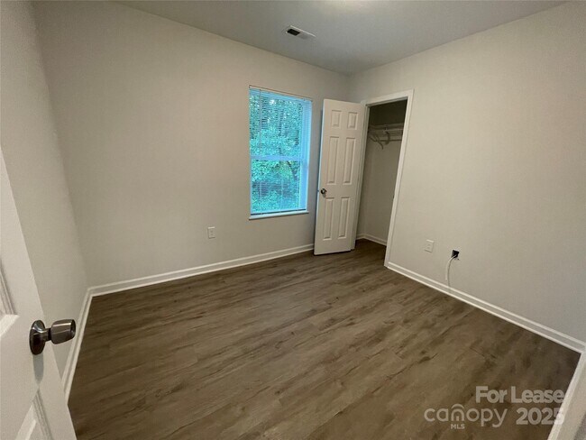 Building Photo - 7135 Ludwig Dr