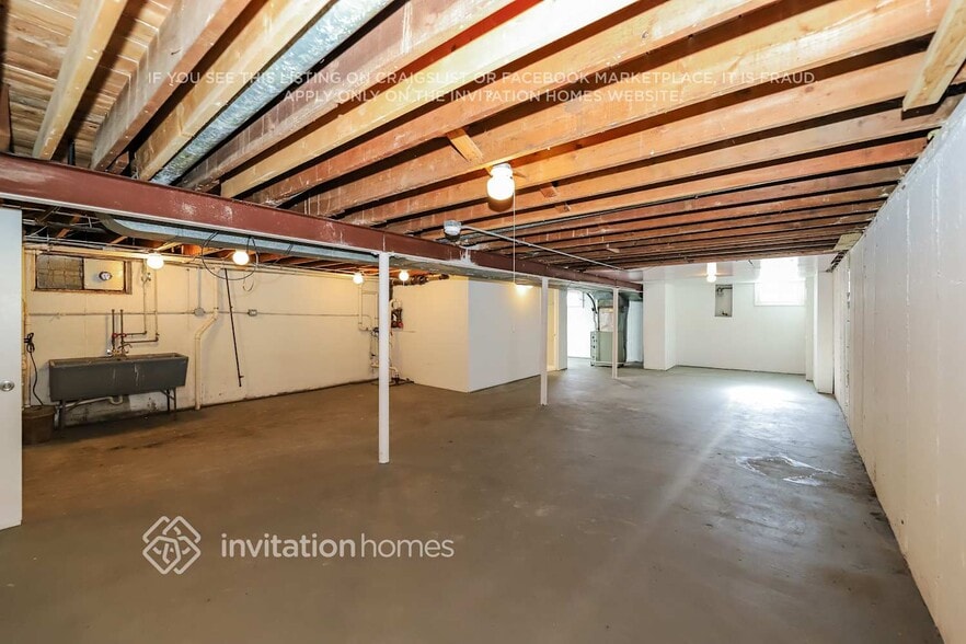 Building Photo - 445 N Douglas Ave