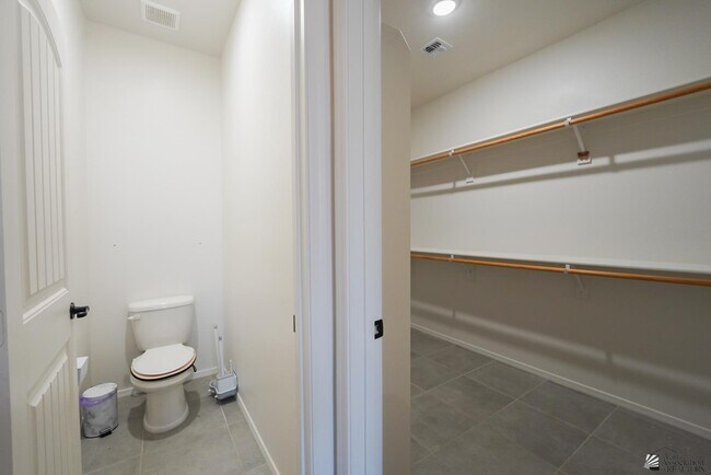 Building Photo - 3457 W 39th Ln