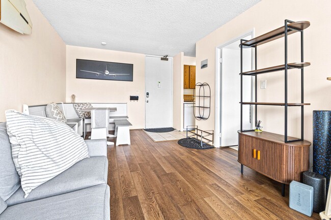 Building Photo - Cute and Newly Upgraded 1/1/1 near Ala Moana