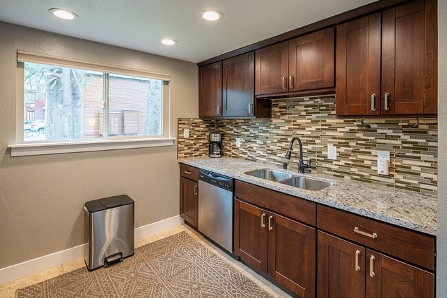 Building Photo - Tahoe Donner- Long Term Rental $2900