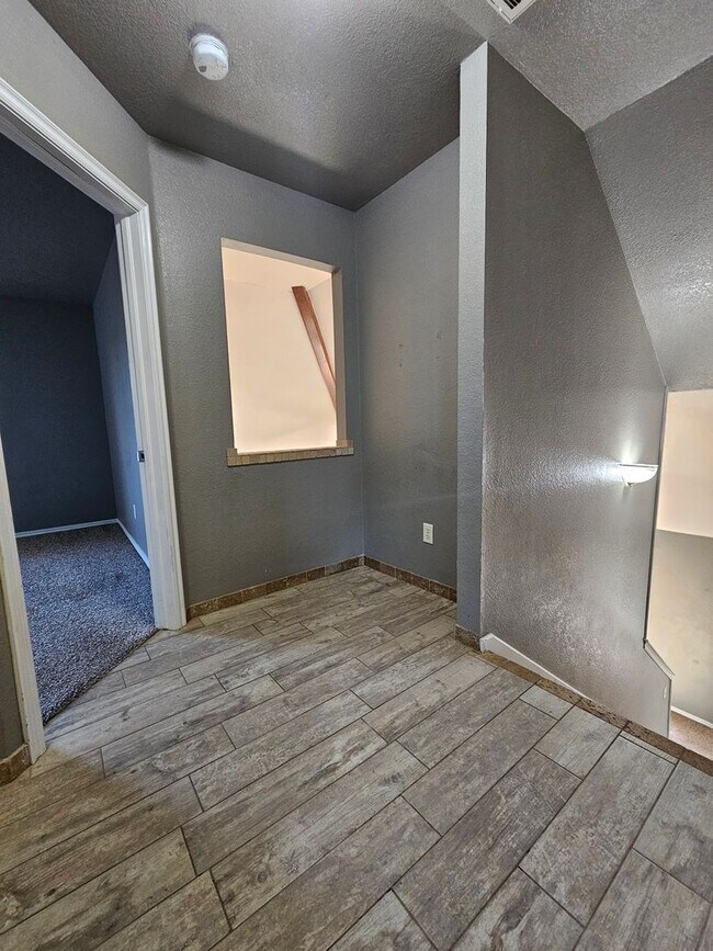 Building Photo - (4) Bed/(3) Bath in Moore with Storm Shelter! Avail NOW!!