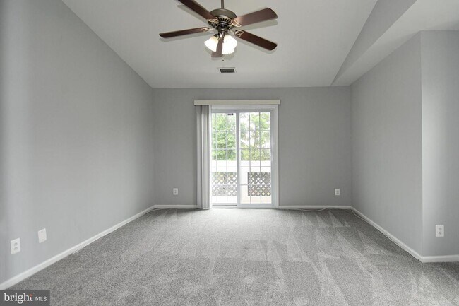 Building Photo - 4056 Grays Pointe Ct