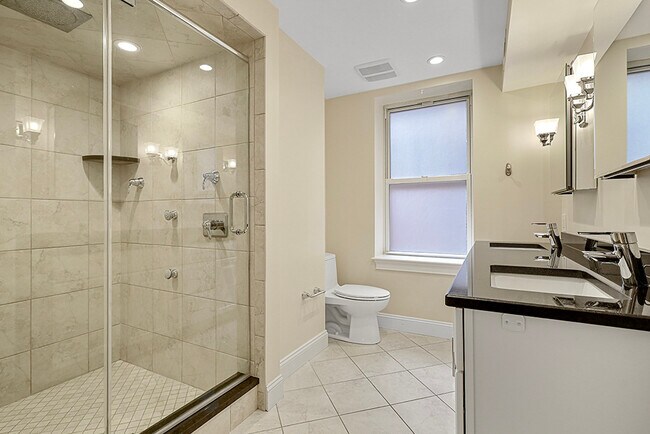 Building Photo - Flats on Broad