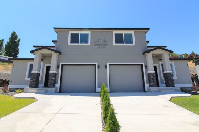Building Photo - 3 Bedroom, 2.5 Bath Richland Townhome