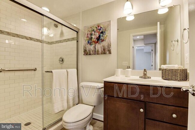 Building Photo - 4113 S Four Mile Run Dr