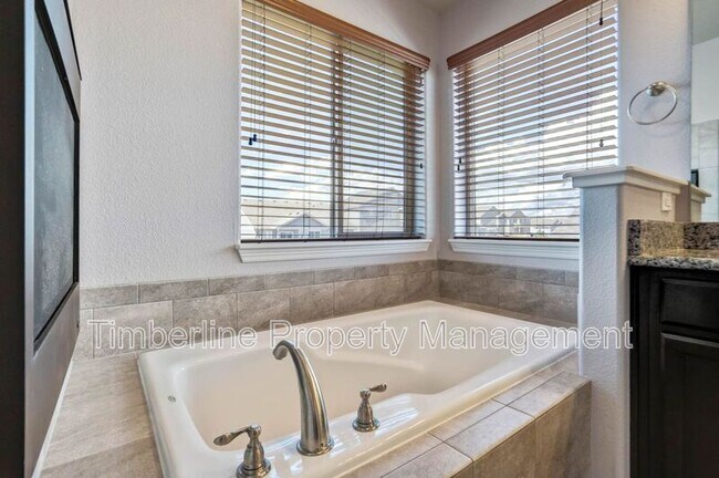 Building Photo - 10202 Boulder Ridge Dr