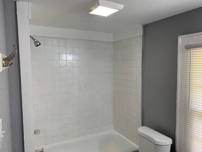 Building Photo - 2409 Wilson Ave