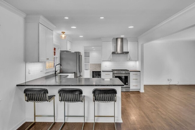 Building Photo - Stunning 3BR/2BA Home in the Highly Sought...