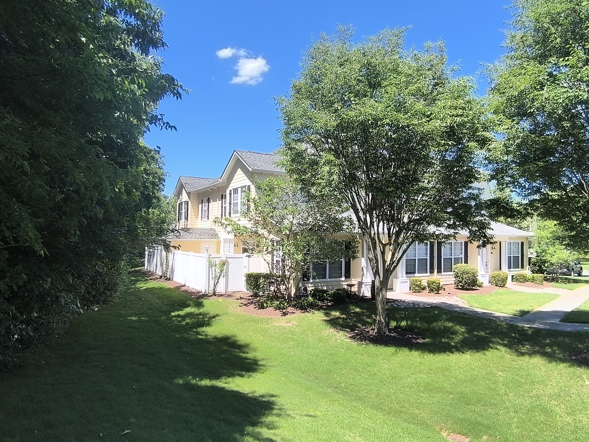 Building Photo - 1180 Grace Hill Dr