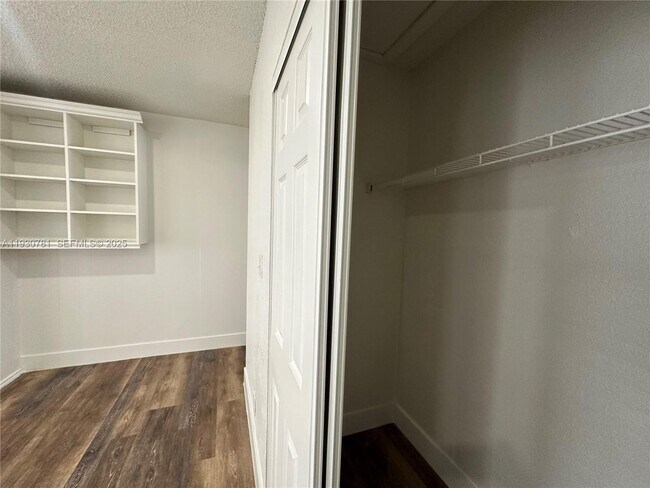 Building Photo - 112 NW 2nd Ave