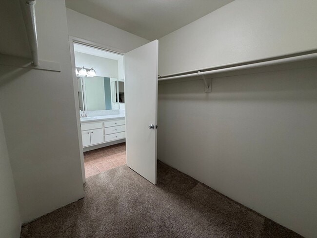 Building Photo - 800-806 S Park Hyde St