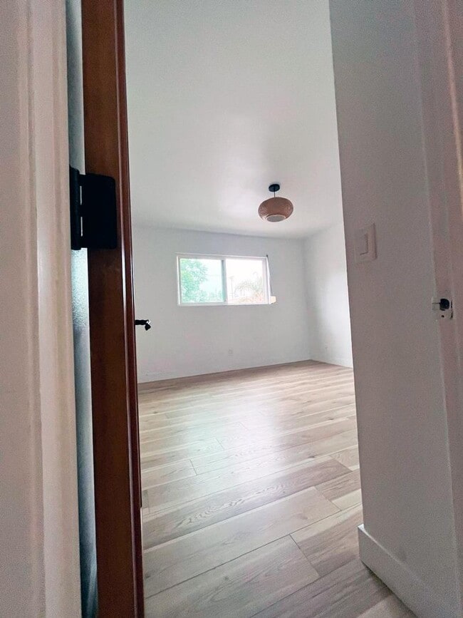 Building Photo - 785 W 19th St