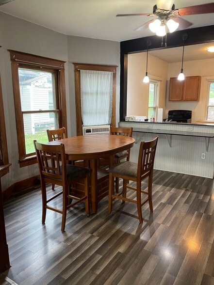 Building Photo - 1012 5th St