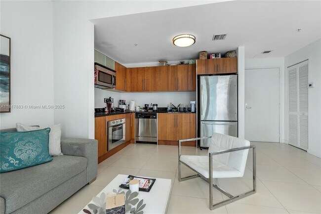 Building Photo - 300 S Biscayne Blvd