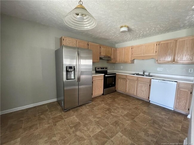 Building Photo - 2840 Chillingworth Dr