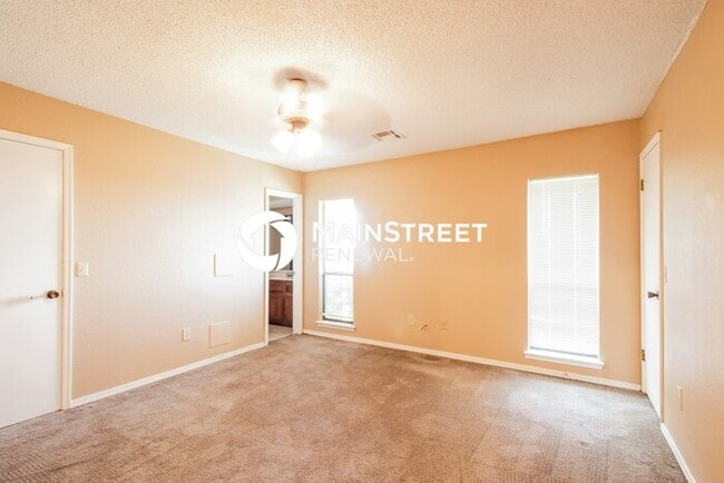 Building Photo - 3 Bedroom Pet-Friendly Home in Oklahoma City, OK with Main Street Renewal