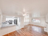 Building Photo - 698 Doren Dr