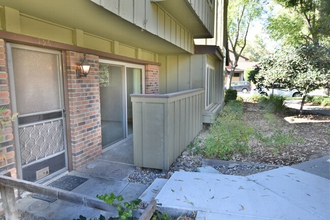 Building Photo - Updated 4 Bedroom, 2.5 Bathroom Townhouse in North San Jose