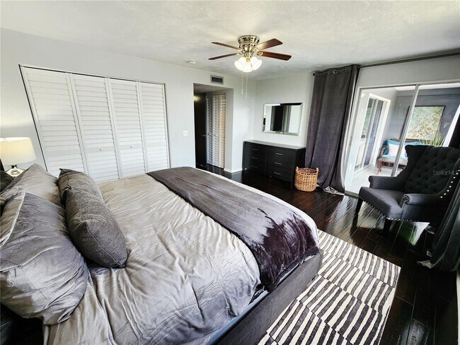 Building Photo - 4651 1st St NE