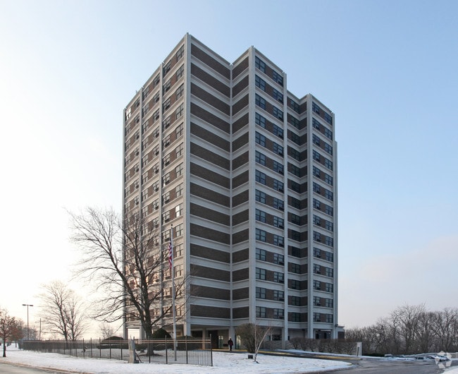Building Photo - Marquette Manor