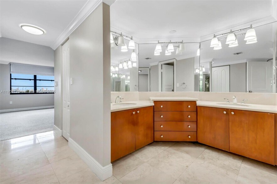 Building Photo - 2333 Brickell Ave